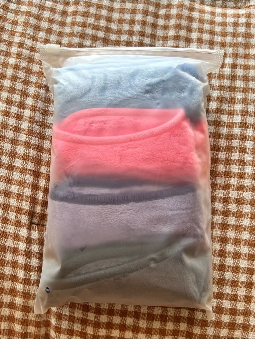 4 makeup cleaning cloths